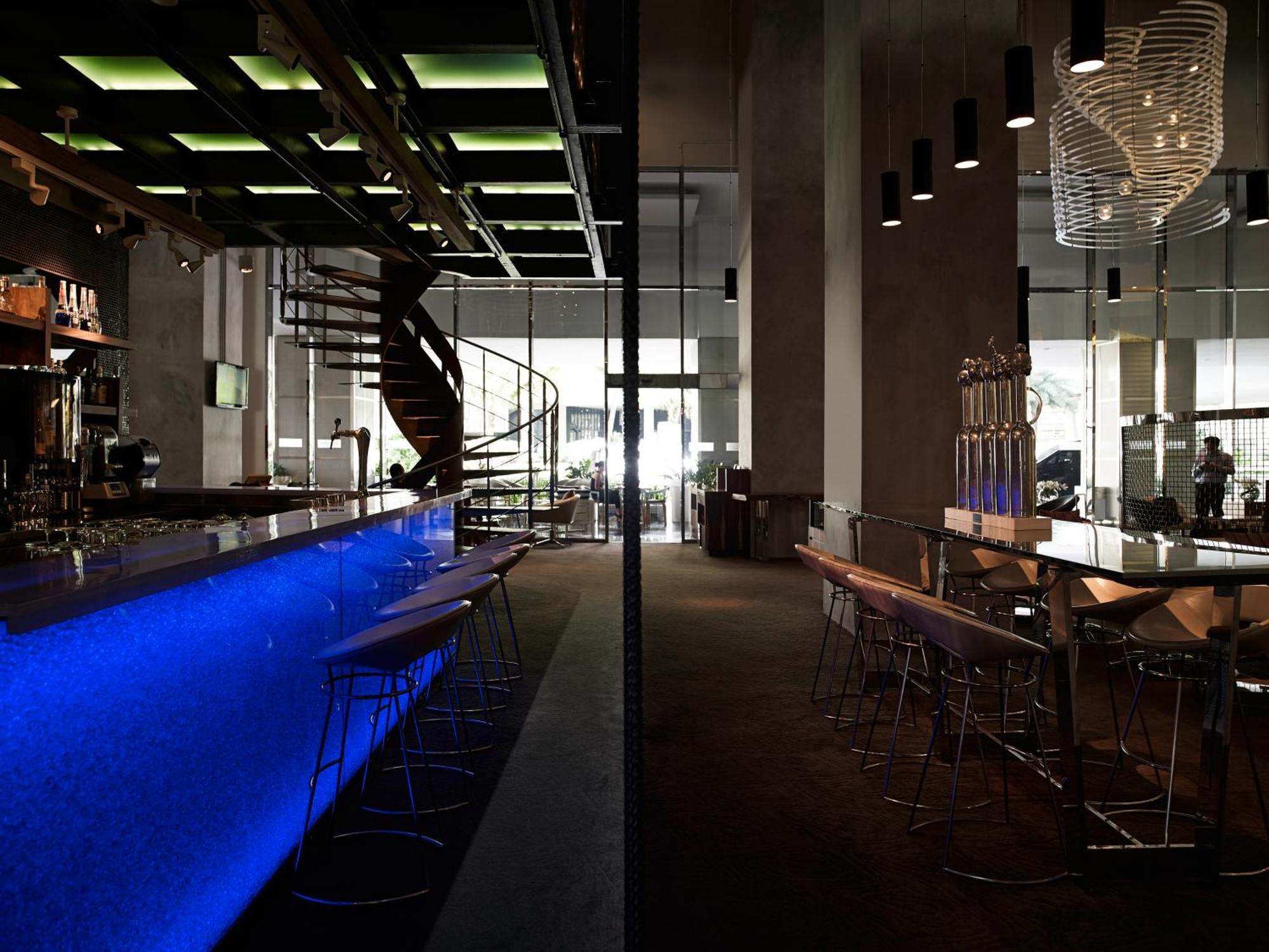 Pullman Jakarta Central Park Εξωτερικό φωτογραφία The bar at the 101 bar