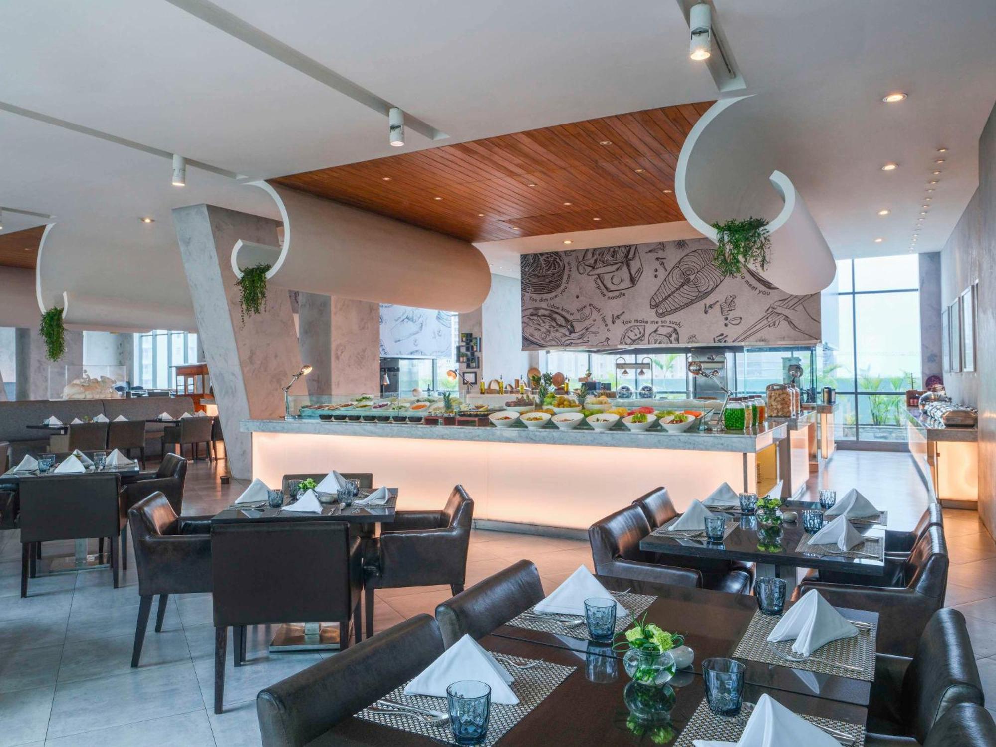 Pullman Jakarta Central Park Εξωτερικό φωτογραφία The Club Lounge at the airport