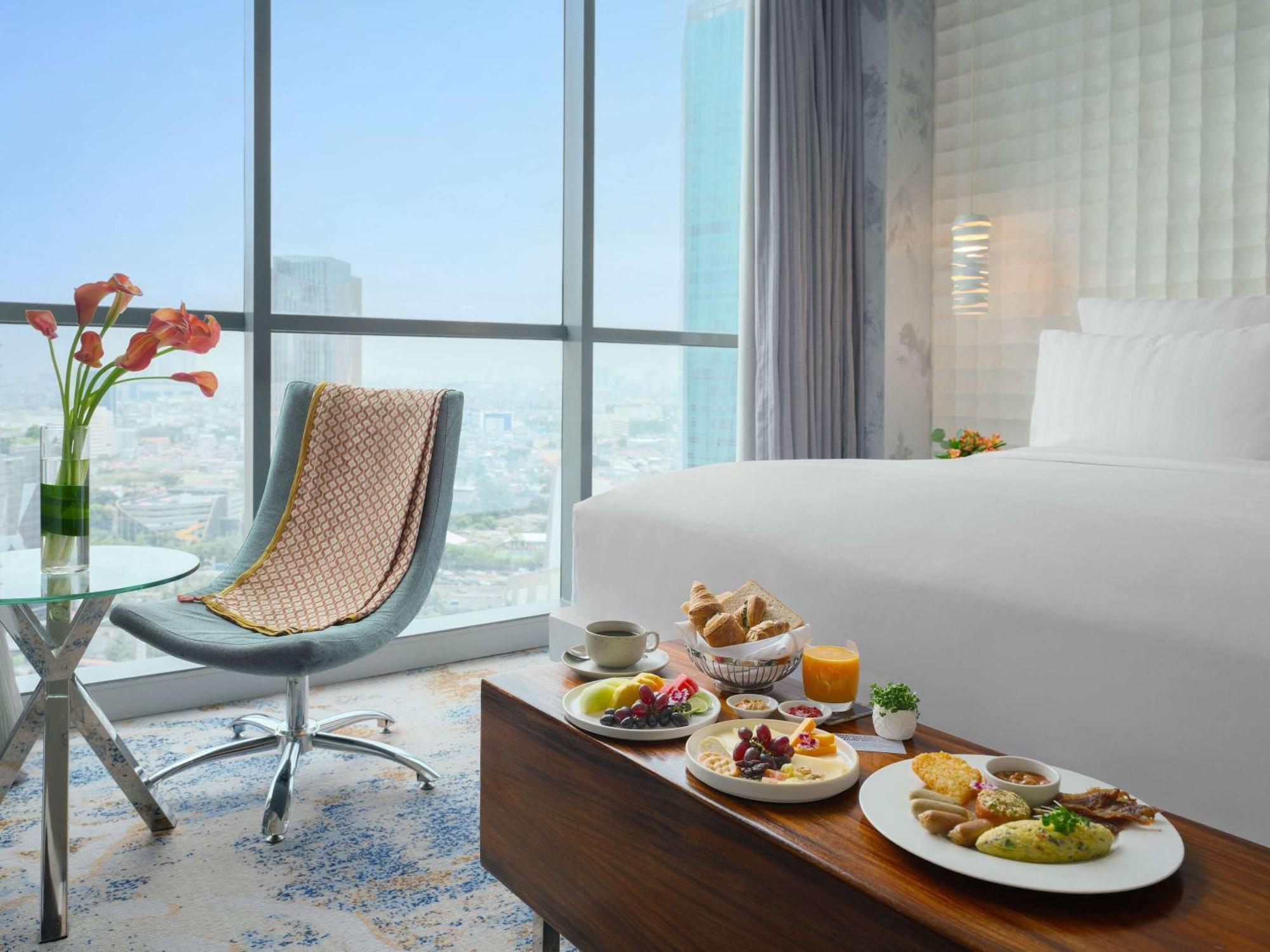 Pullman Jakarta Central Park Εξωτερικό φωτογραφία A suite at the hotel